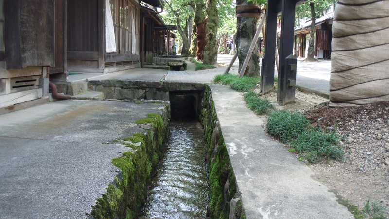 新庄宿の小川の画像