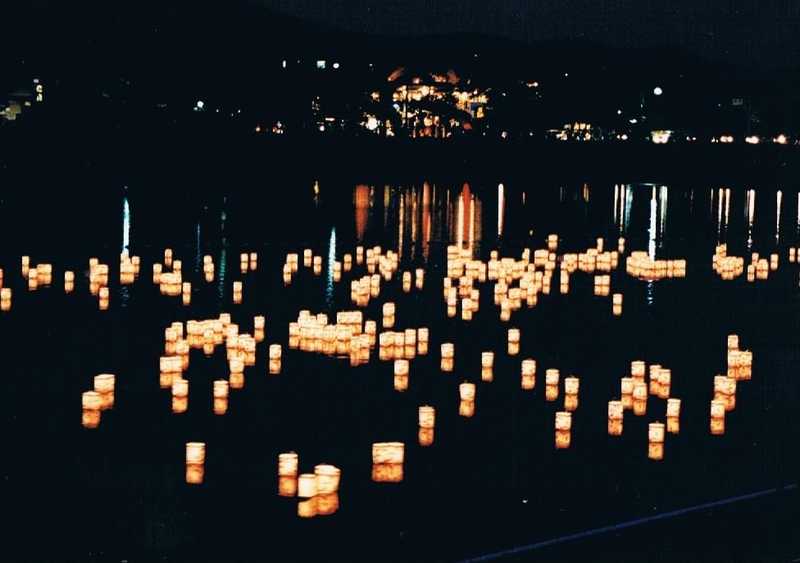 嵐山灯籠流しの画像