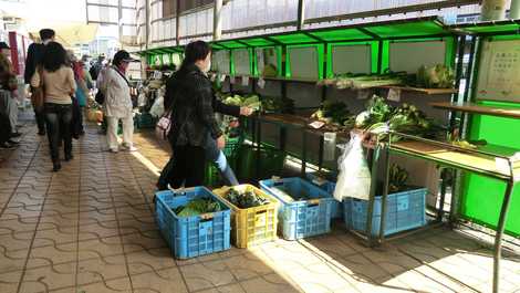 三浦市農協上宮田支店前直売所の画像