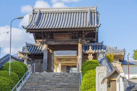 引接寺（三門）の画像