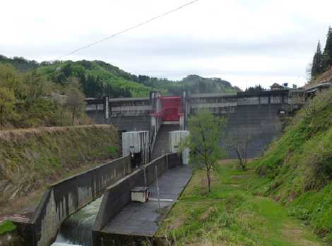 鯖石川ダムの画像