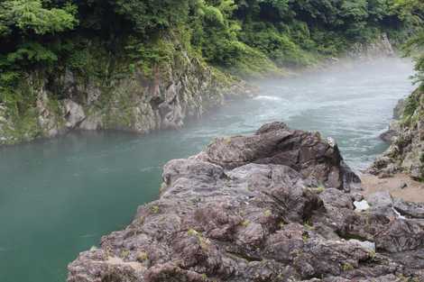 日本最古の石発見地の画像