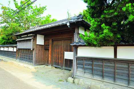 高橋家の門・塀の画像