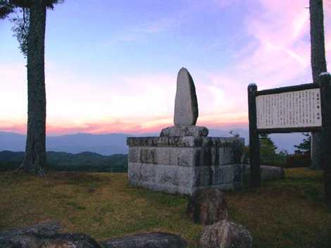 金田千鶴の歌碑の画像