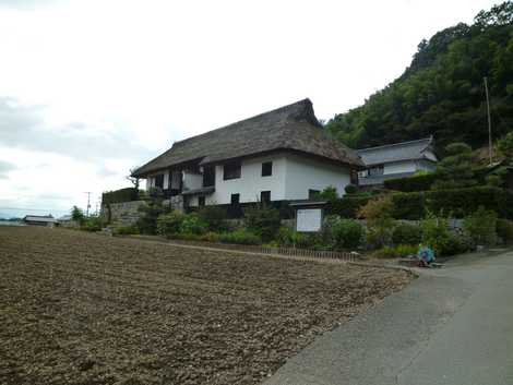 川人家長屋門の画像