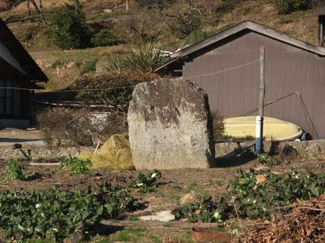 千年比丘尼の岩の画像