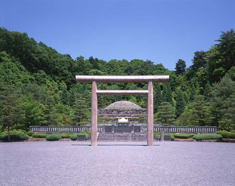 八王子・武蔵野陵参拝記念 昭和天皇記念館(仮称)完成予想図テレフォンカード使用済 八王子・武蔵野陵参拝記念 昭和天皇記念館(仮称)完成予想図テレフォン