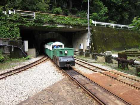 トロッコ電車の画像