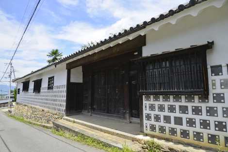 植村家長屋門の画像